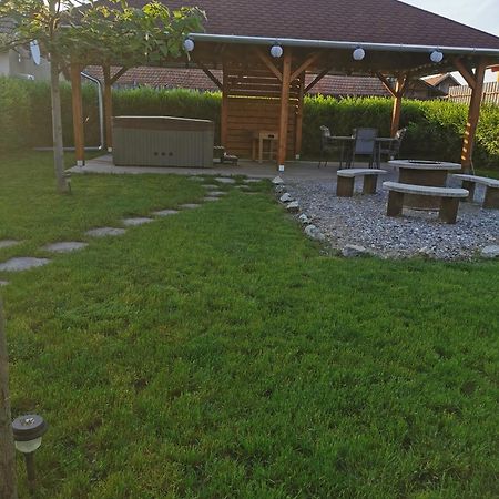 Zso-Ze Apartman Tiszafüred Dış mekan fotoğraf