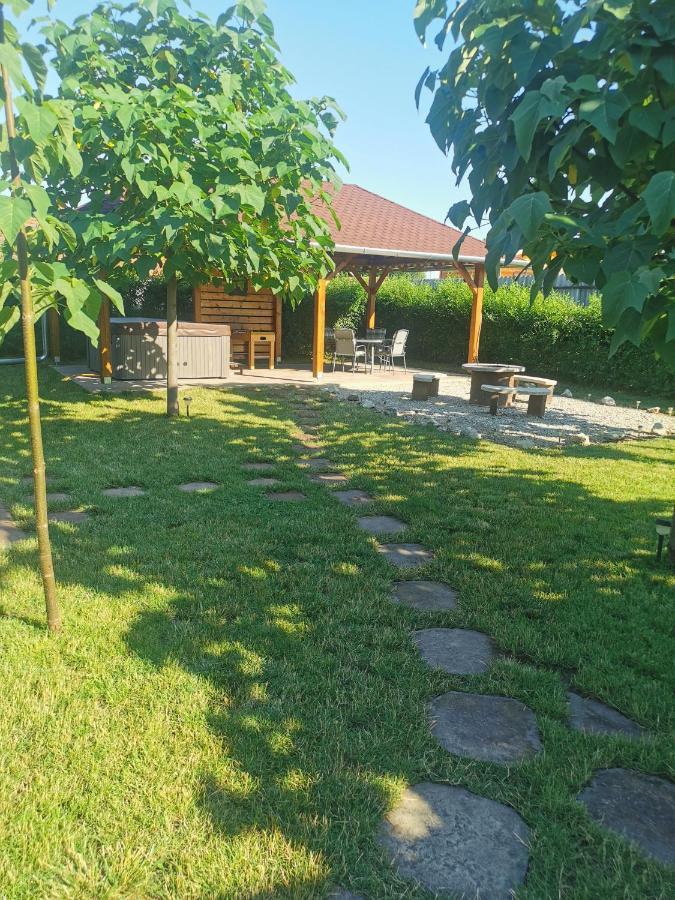 Zso-Ze Apartman Tiszafüred Dış mekan fotoğraf
